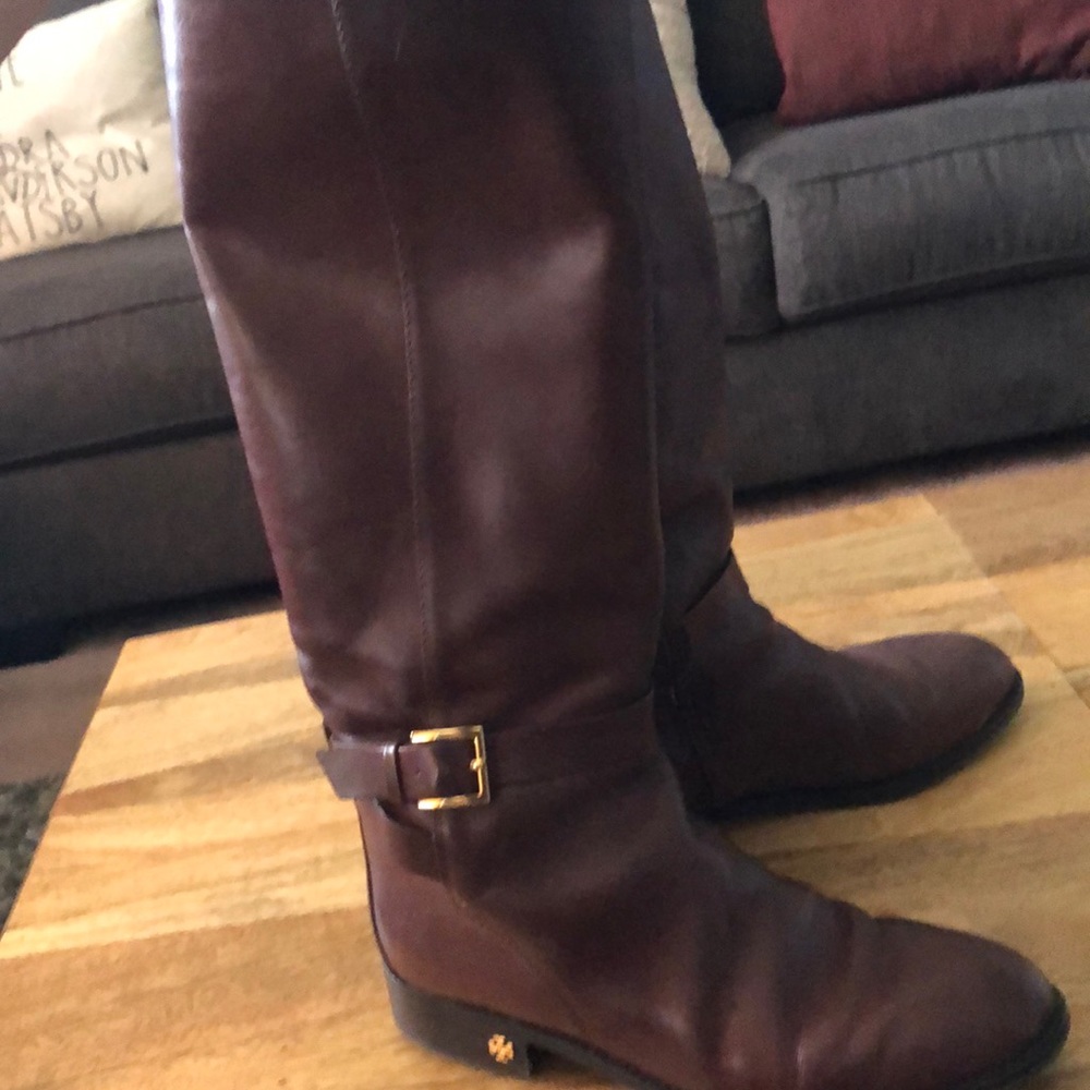 Gorgeous brown Tory Burch boots